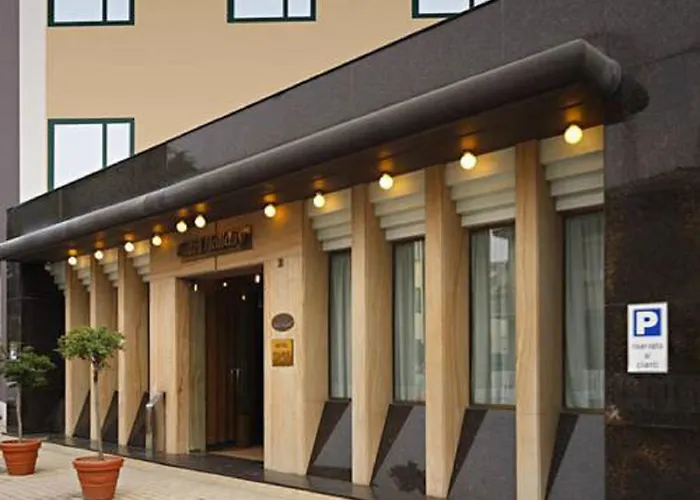 スマート ホリデイ 4* メストレ